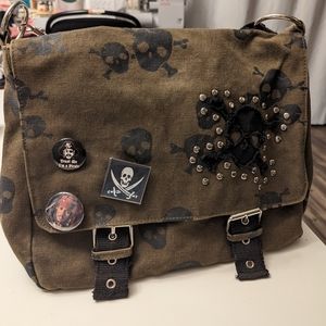 Skull and crossbones pirate messenger bag